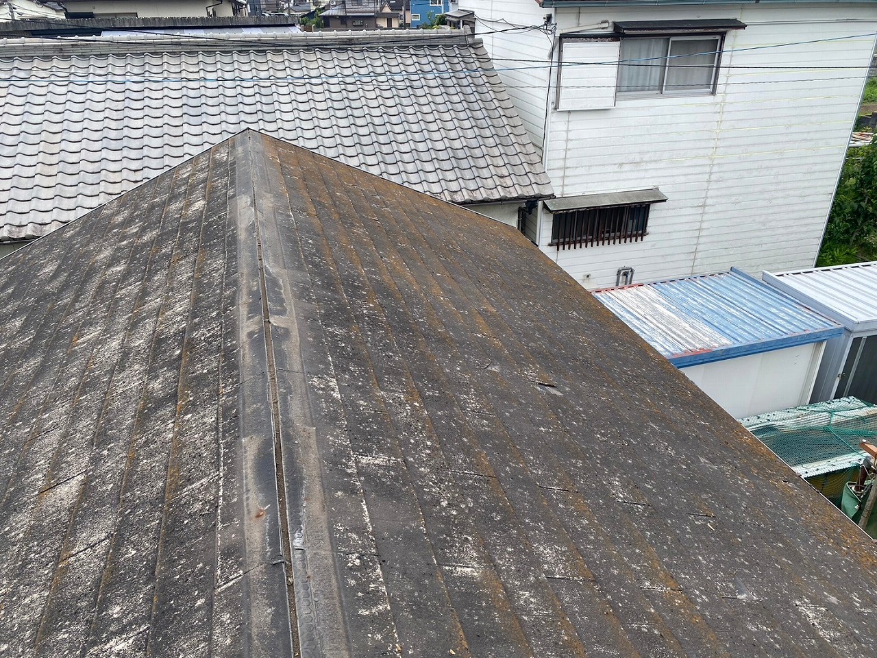 明石市で平屋のお家。雹が降り屋根材、カラーベスト(スレート)割れてカバー工法工事
